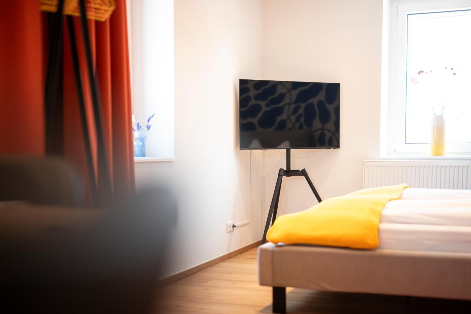 Bunter Hund Apartments - Zentrales Apartment, Parkplatz, Wintergarten, Kinderzimmer Ротенбург-на-Таубере Экстерьер фото