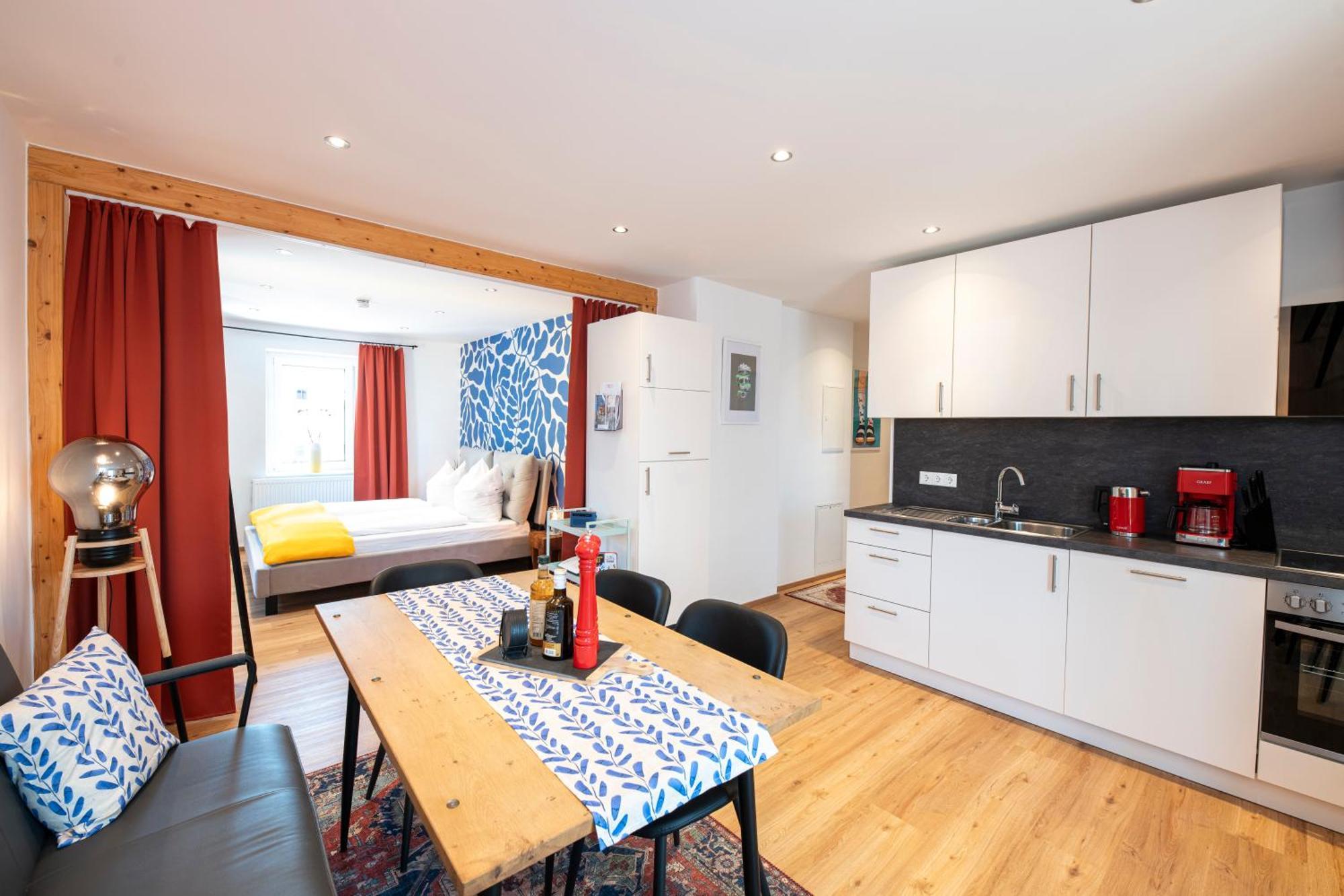 Bunter Hund Apartments - Zentrales Apartment, Parkplatz, Wintergarten, Kinderzimmer Ротенбург-на-Таубере Экстерьер фото